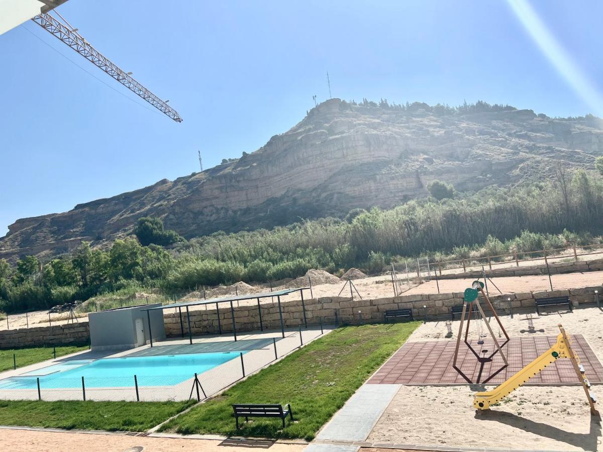 Precioso Piso Monzon Terraza, Parking,Piscina,Zona De Juegos Luaran gambar